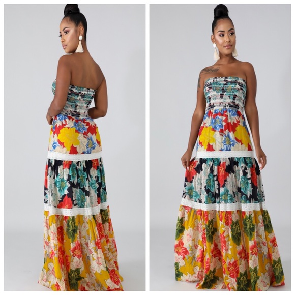 Dresses & Skirts - Beautiful Halter Top Summer Dress S/M